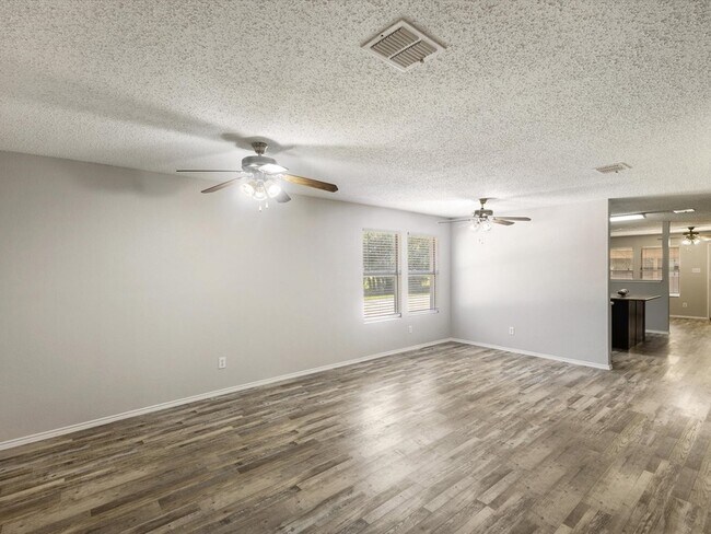 Building Photo - 8212 Canoe Ridge Ln