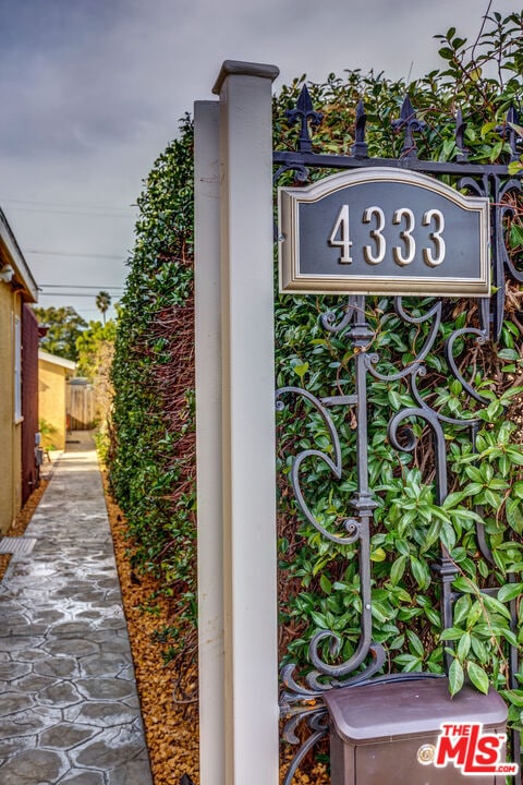 Building Photo - 4333 Westlawn Ave