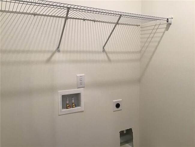 Building Photo - 174 Lindridge Dr NE