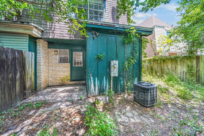 Building Photo - 2107 Langley Ave
