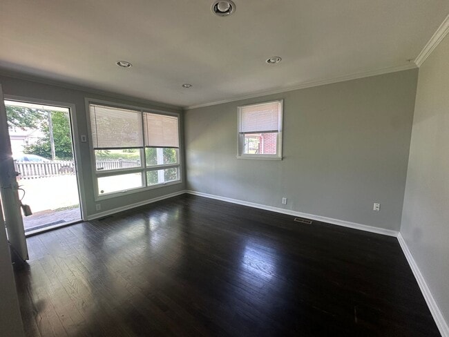 Building Photo - Cleveland Park Renovation!  Walking Distance to Everything! Jetted Shower - Fully Fenced - Garage...