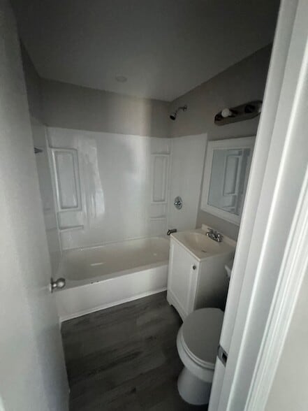 Building Photo - 2829 Jones Ave