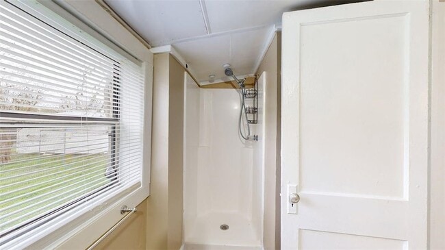 Building Photo - 303 Montclair Ave