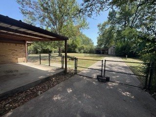 Building Photo - 2412 Redbud St