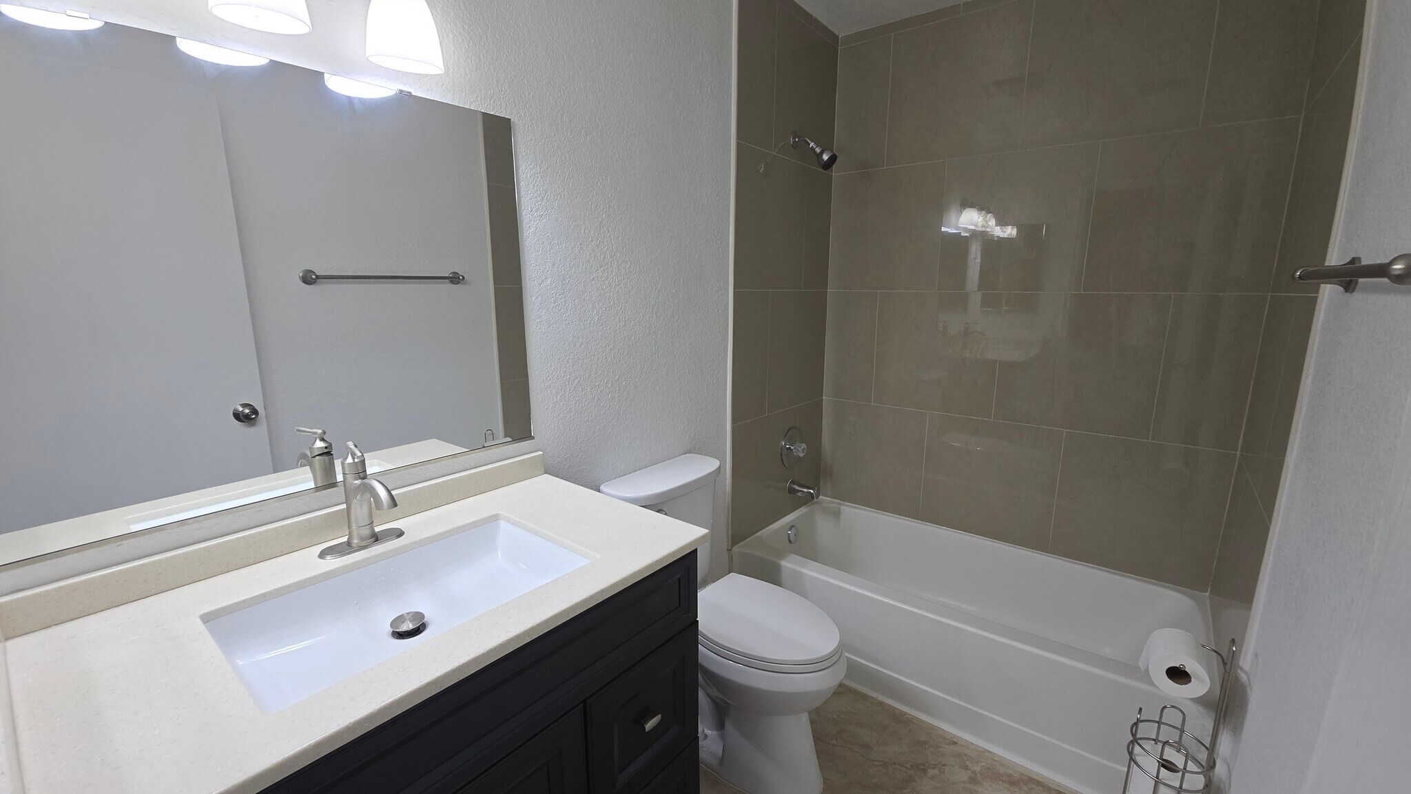 Guest Bath - 6140 S Springbrook Dr