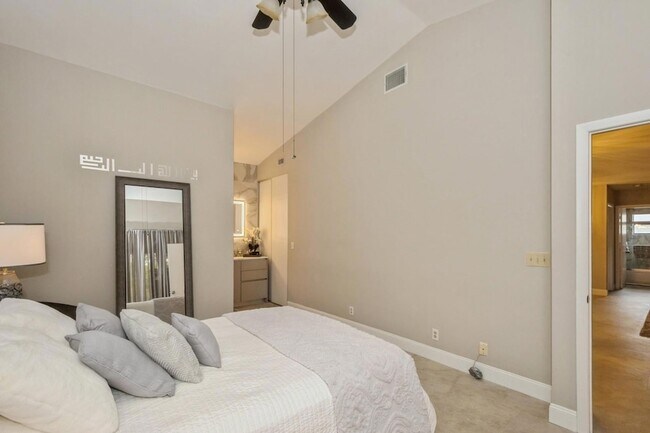 Building Photo - 4485 Carambola Cir S
