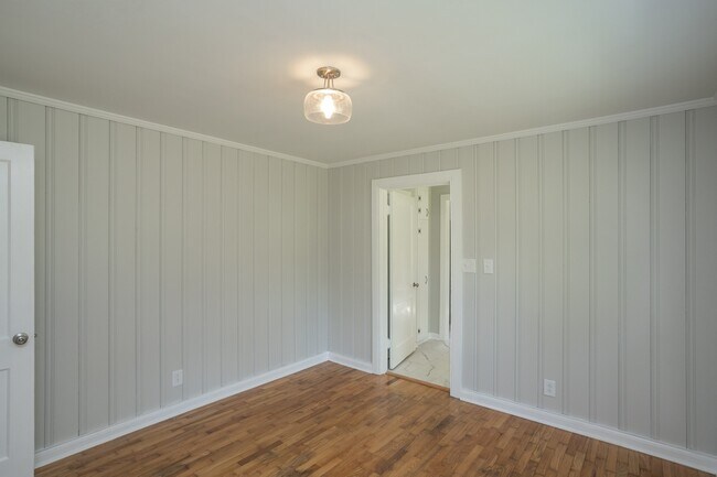 Building Photo - 102 S Bigby Dr