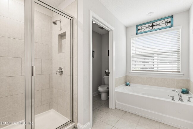 Building Photo - 243 Dahlia Falls Dr