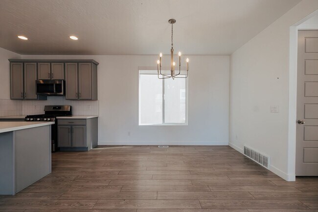 Building Photo - Stunning 4 Bedroom Home in Lehi with Great Amenities!