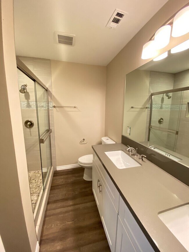Building Photo - 5BD/2BA, Private Yard, Close to Campus!!