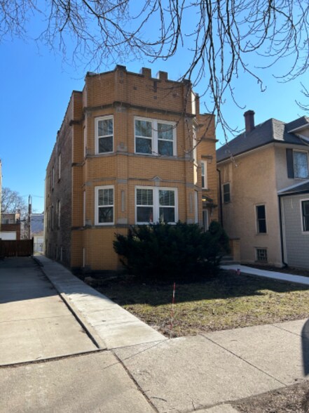 Building Photo - 6321 N Hermitage Ave