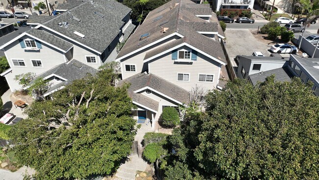 Building Photo - 6534 Del Playa Dr