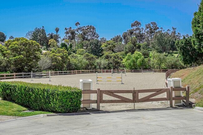 Building Photo - 5305 La Crescenta Rd