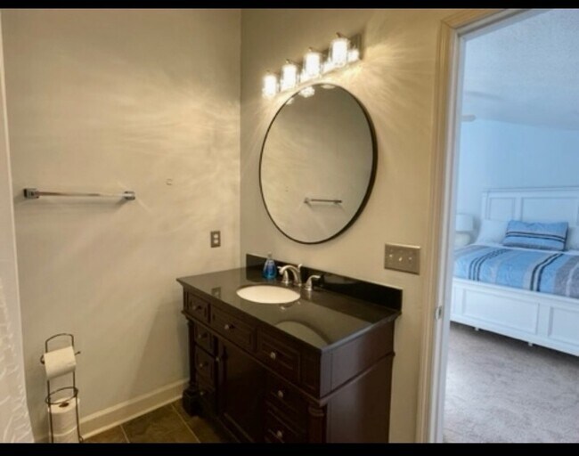 Building Photo - 212 11th Ave S