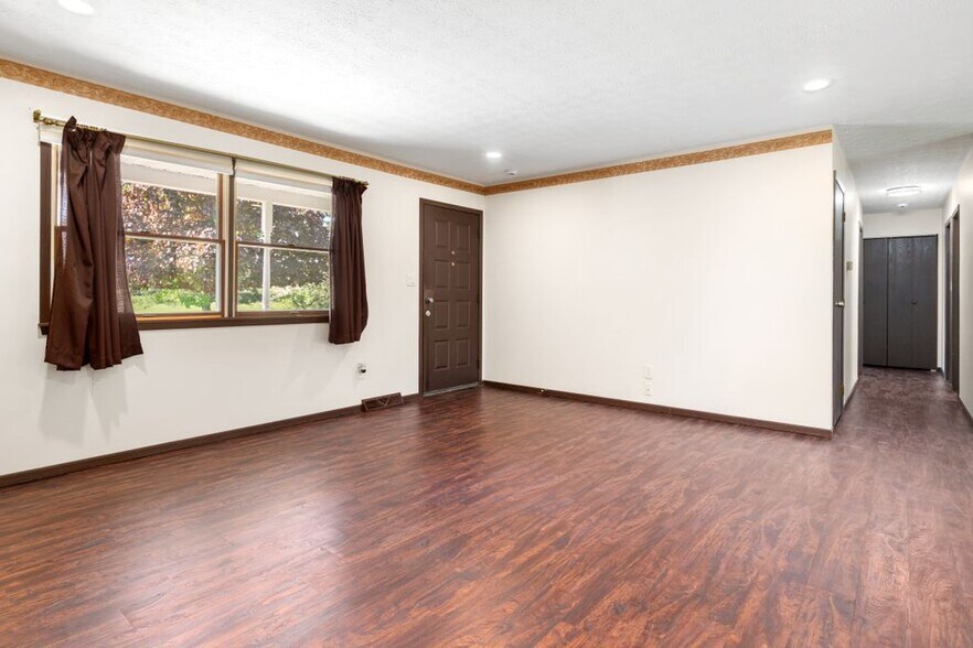 Building Photo - 270 W Orange Rd