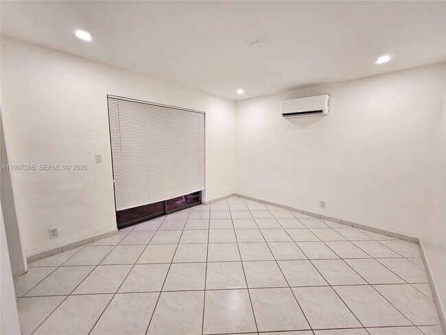 Building Photo - 5401 Hollywood Blvd