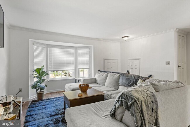 Building Photo - This beautiful 3-bedroom townhome is nestl...
