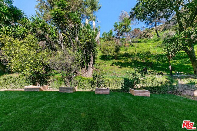 Building Photo - 1054 Enchanted Way