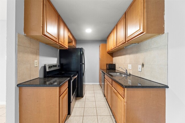 Primary Photo - 2100 Wilcrest Dr