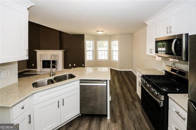 Building Photo - 121 Stoneforest Dr