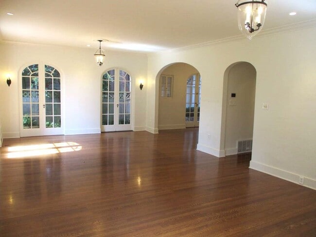 Building Photo - Stunning 4 Bedroom Home in North End Tacoma
