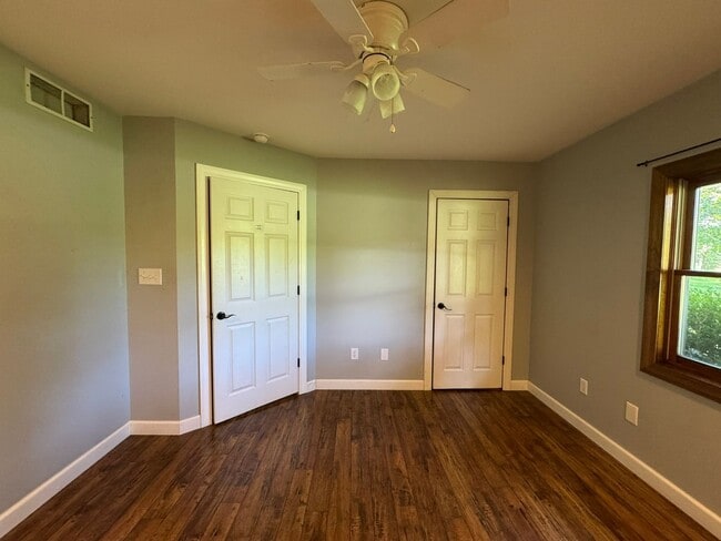 Building Photo - 3 Bedroom house