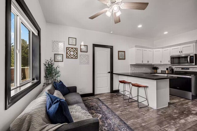 Building Photo - 304 Palomino Dr