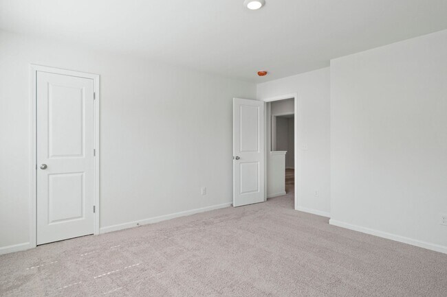 Building Photo - Brand New 5 Bedroom 3 full baths