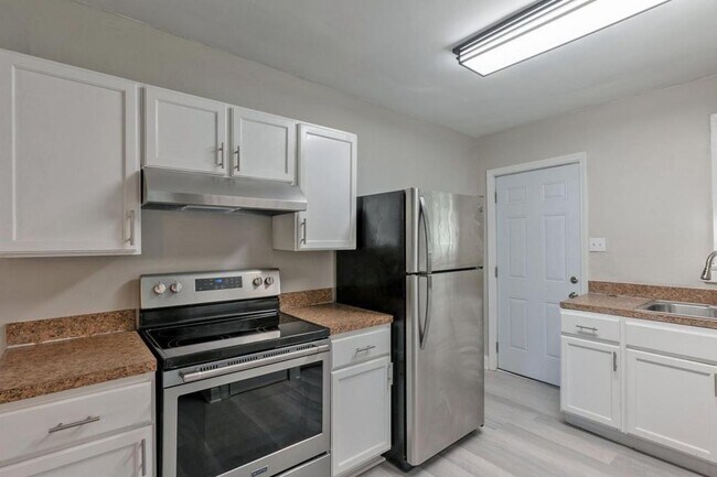 Building Photo - 2036 W 11th St