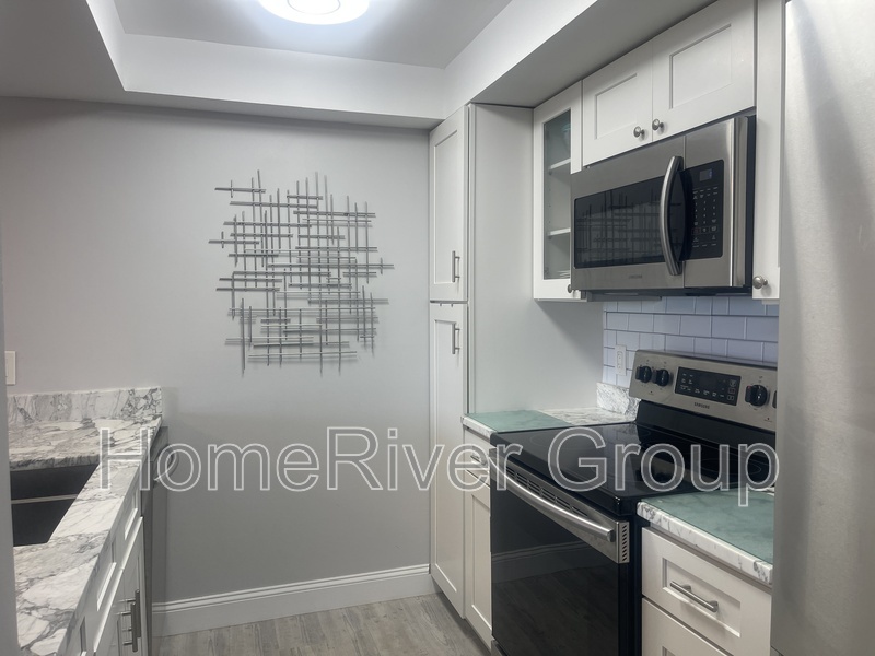 Building Photo - 2618 Cove Cay Dr