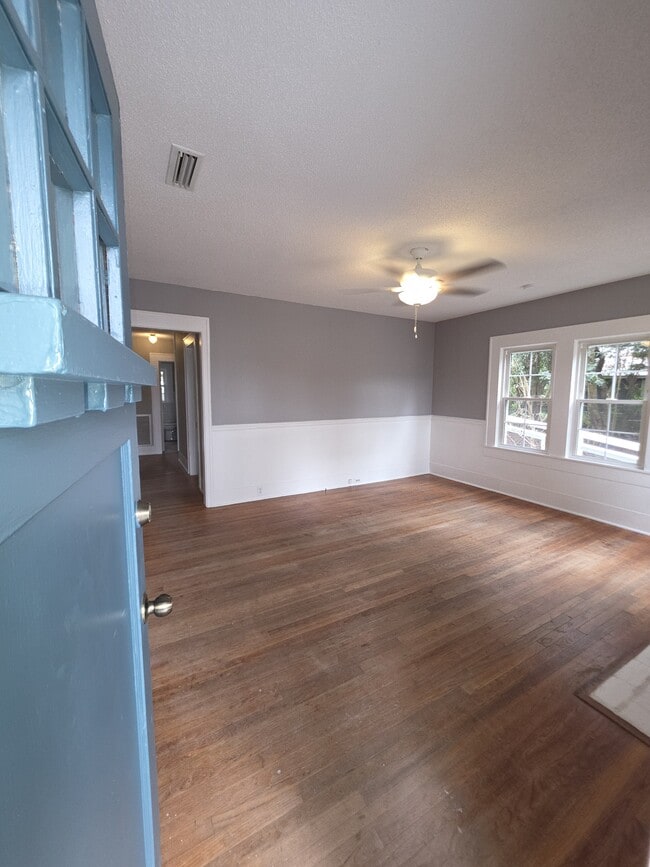 Building Photo - 705 E Water Ave