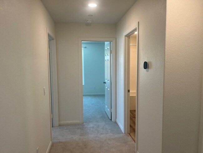 Building Photo - Lake Elsinore 5 Bedroom
