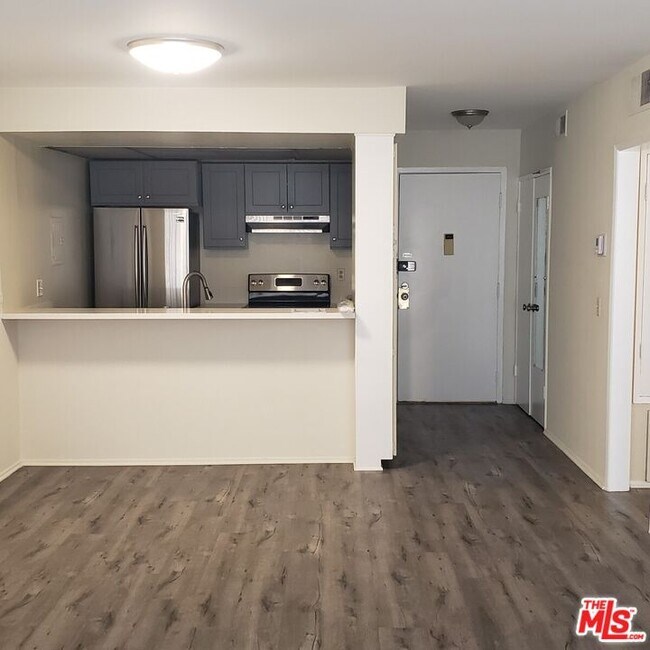 Building Photo - 1745 Camino Palmero St