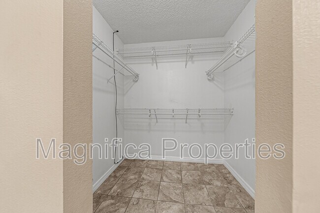 Building Photo - 1528 Vista Lake Cir