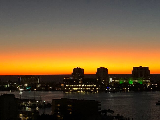 Ever changing sunset views - 400 Island Way