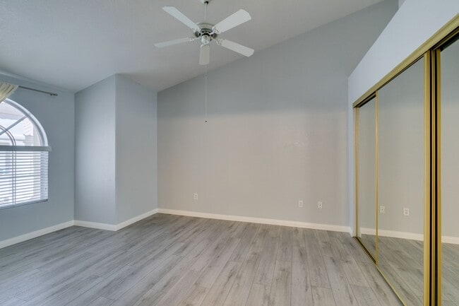 Building Photo - Updated 2-Bedroom Condo with Fireplace