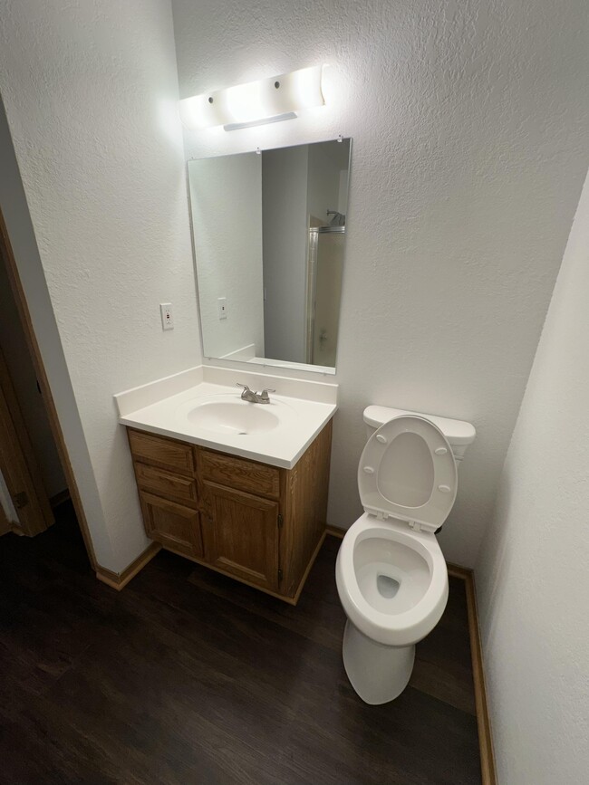 Upstairs Bathroom - 5507 Fiesta Ln