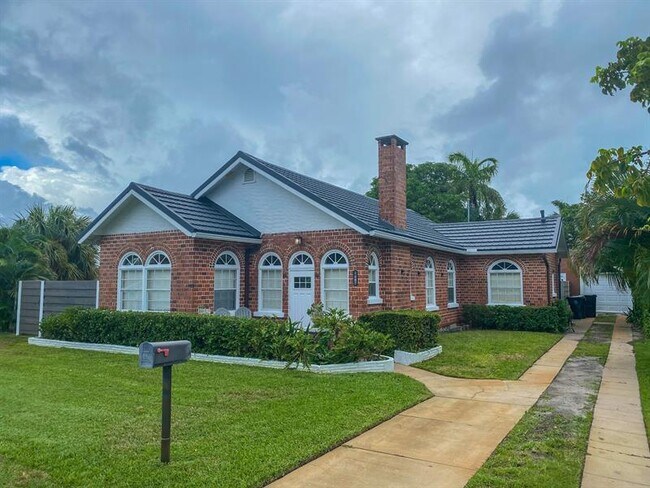 Building Photo - 1007 N K St