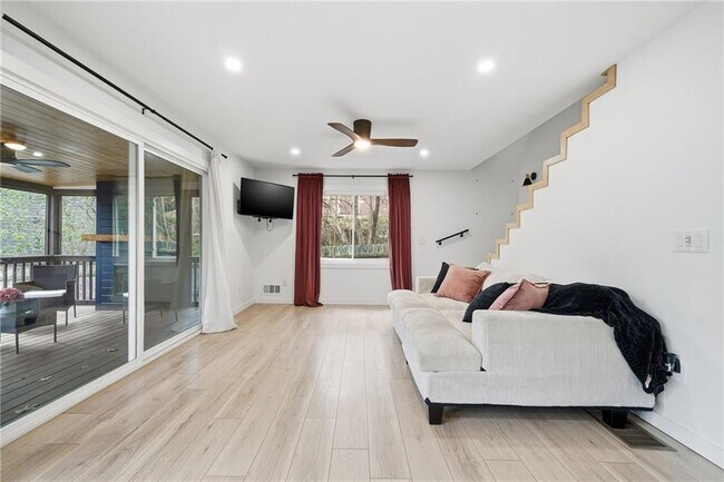 Building Photo - 2130 Cove Trail