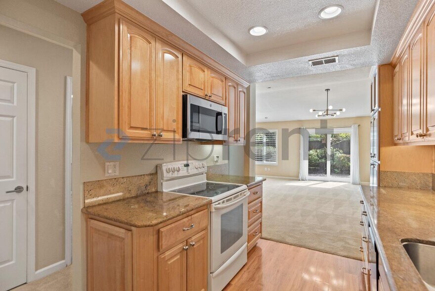 Building Photo - 6 Sandpebble Ct