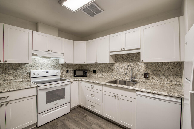 Building Photo - 4111 S Indian River Dr