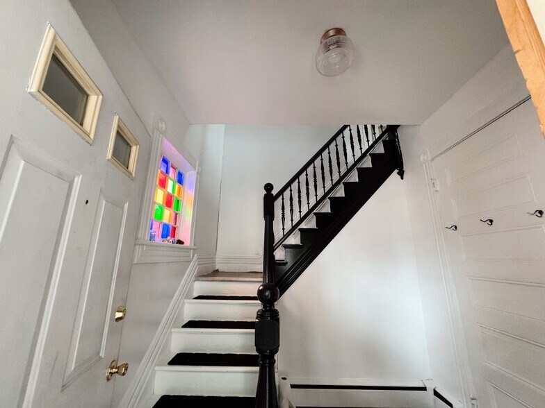 Building Photo - 158 Christiana St