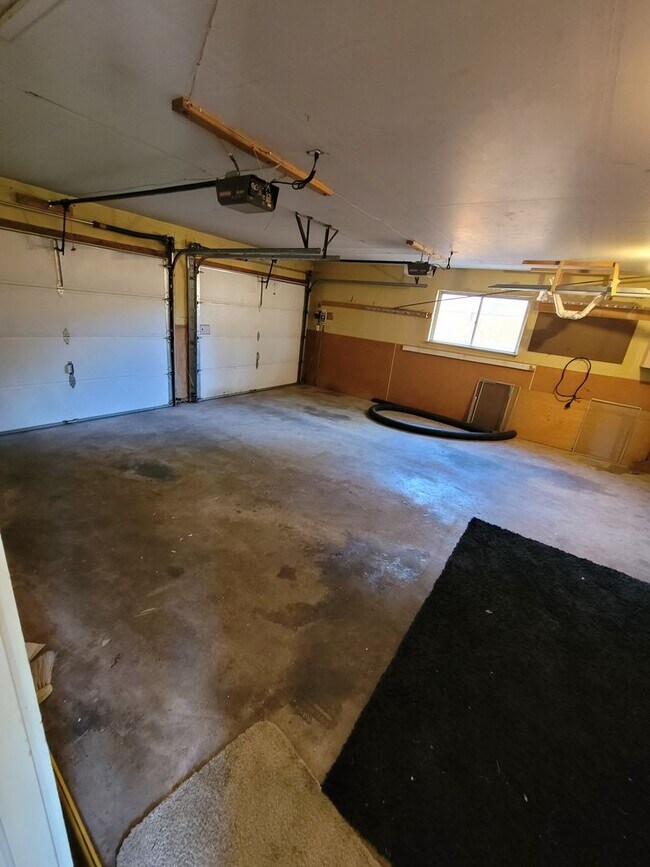 Building Photo - Great 5br/2ba House in NE Colorado Springs. Near UCCS