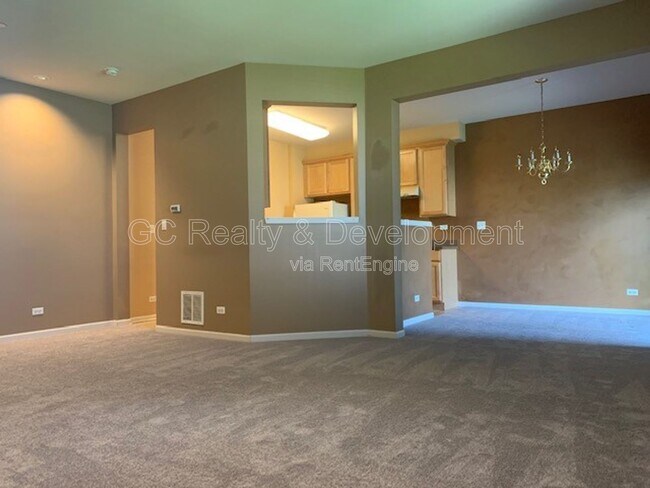 Building Photo - 922 Kings Canyon Dr