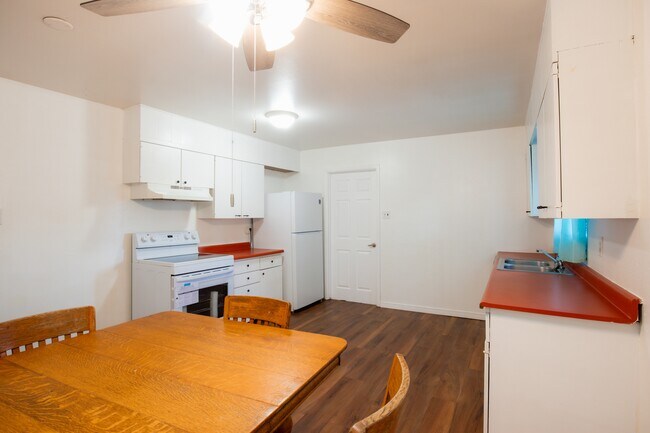 Building Photo - 1633 Stull Dr