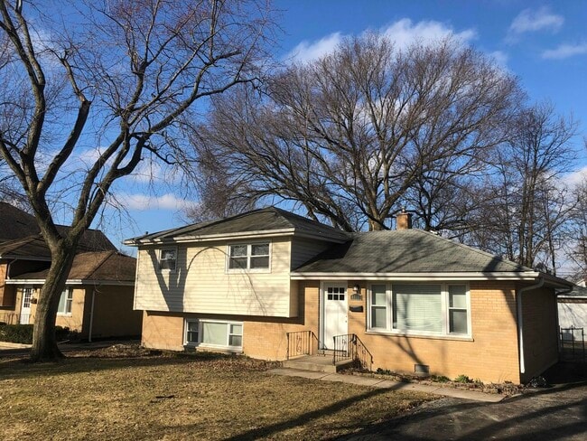 Primary Photo - 4918 Pershing Ave