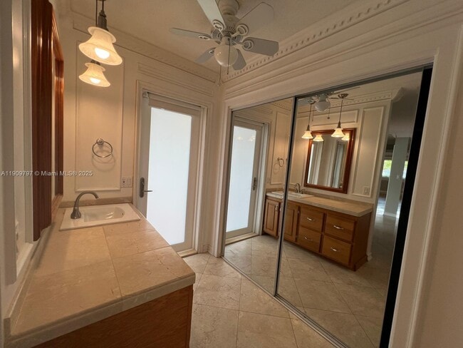 Building Photo - 2001 N 41st Ave