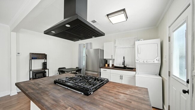 Building Photo - 3236 Allison Ave