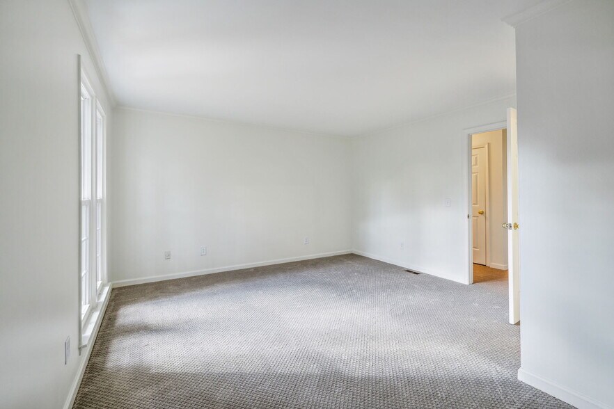 Building Photo - 4100 Lealand Ln