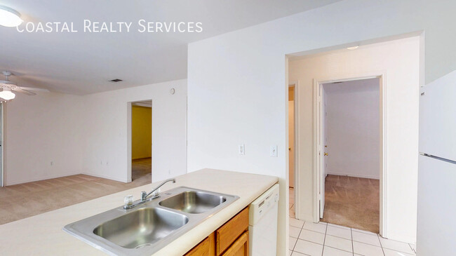 Building Photo - 895 Silverwood